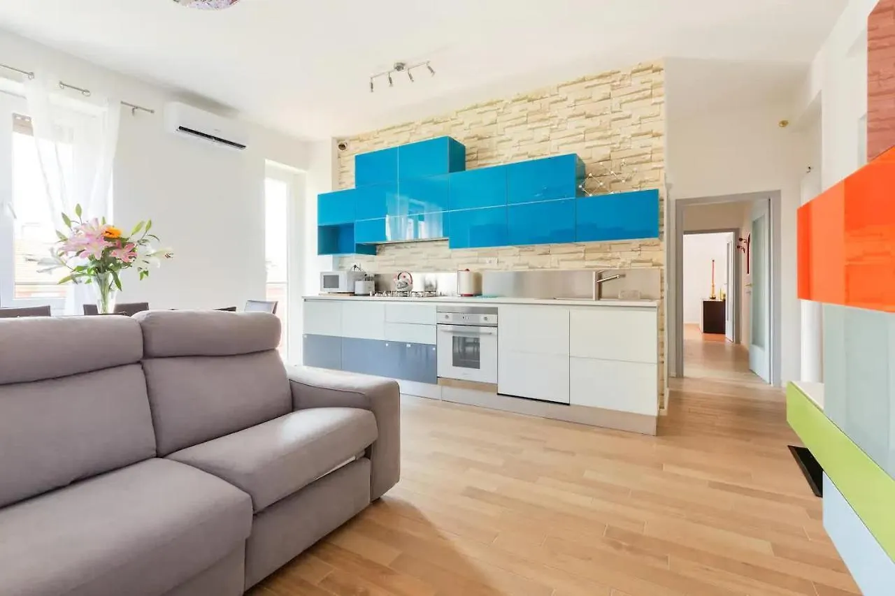 Central Maya Apartment Milan