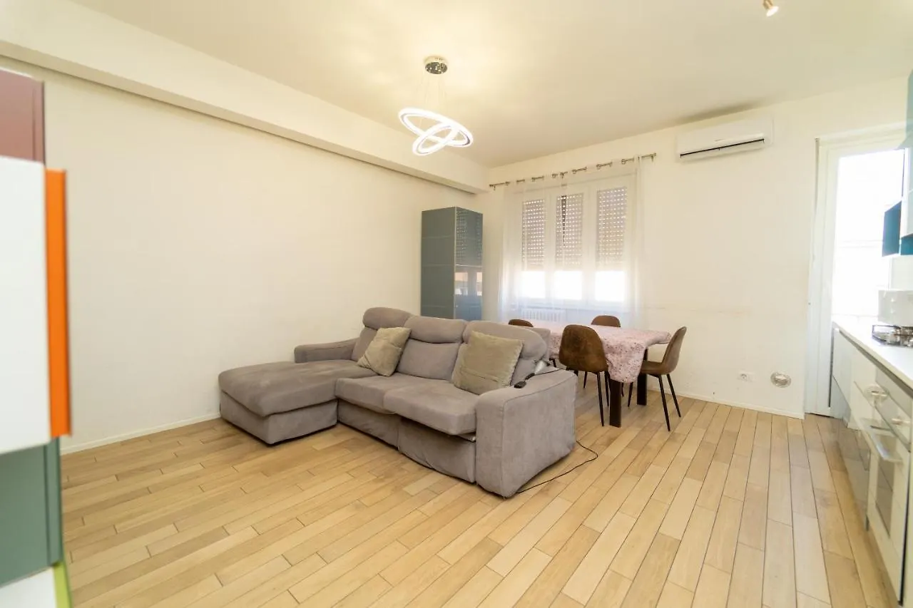 Central Maya Apartment Milan
